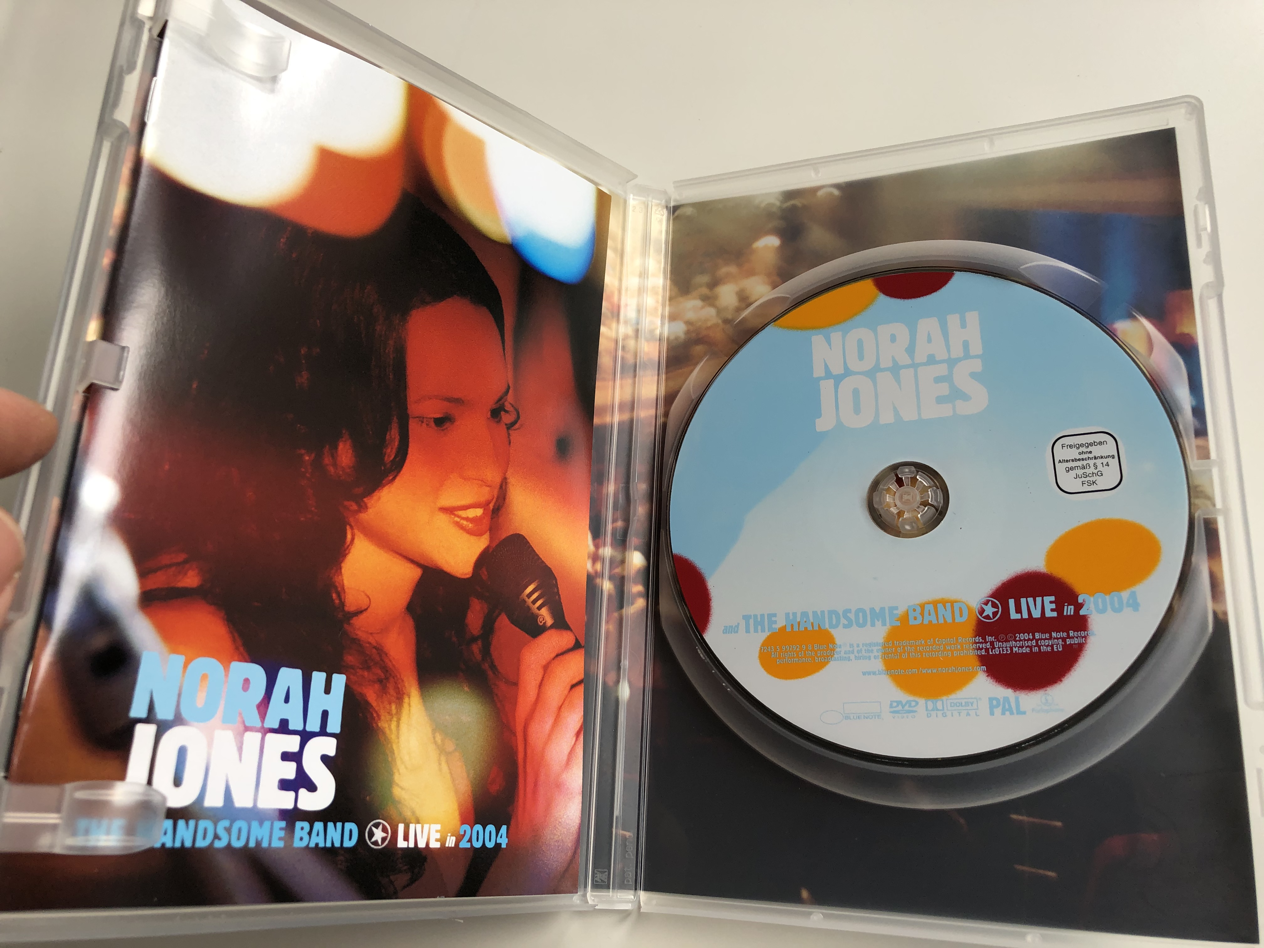 Norah Jones & the handsome band LIVE DVD 2004 / Daru Oda, Adam Levy, Andrew Borger, Robbie